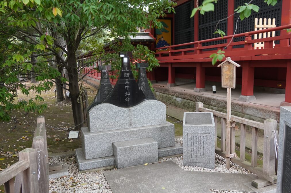 浅草神社 三柱の石碑